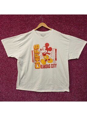 Disney x Junk Food NFL Kansas City Chiefs Mickey Mouse Field T-Shirt 2XL